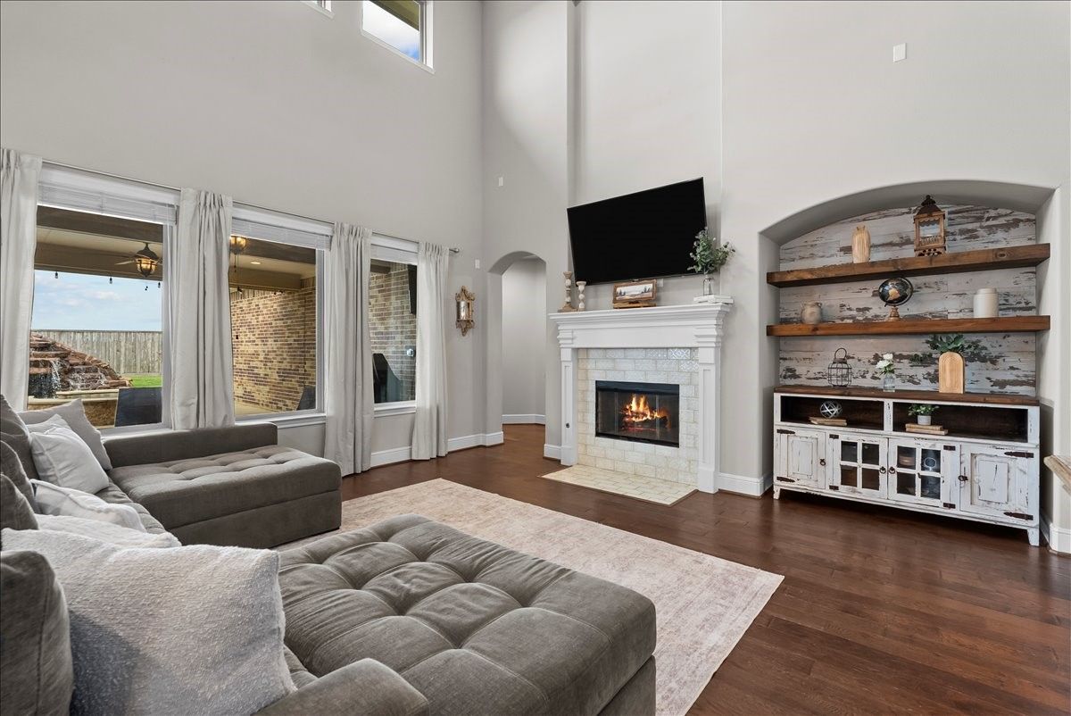 Land Listing Agent Photo