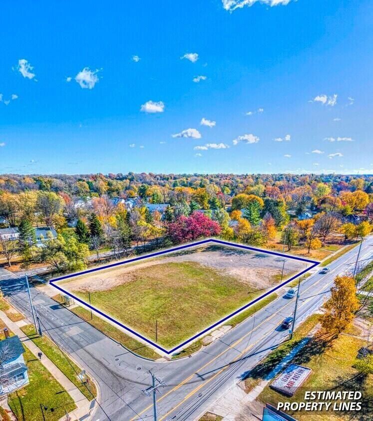 Land Listing Agent Photo