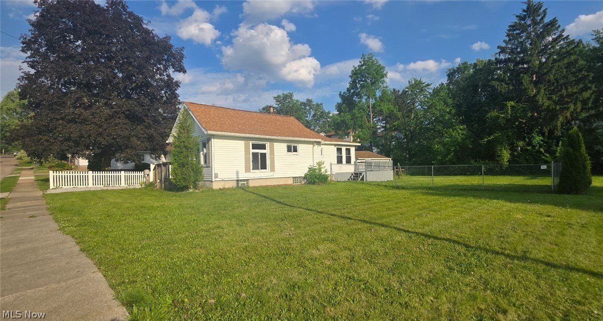 Land Listing Agent Photo