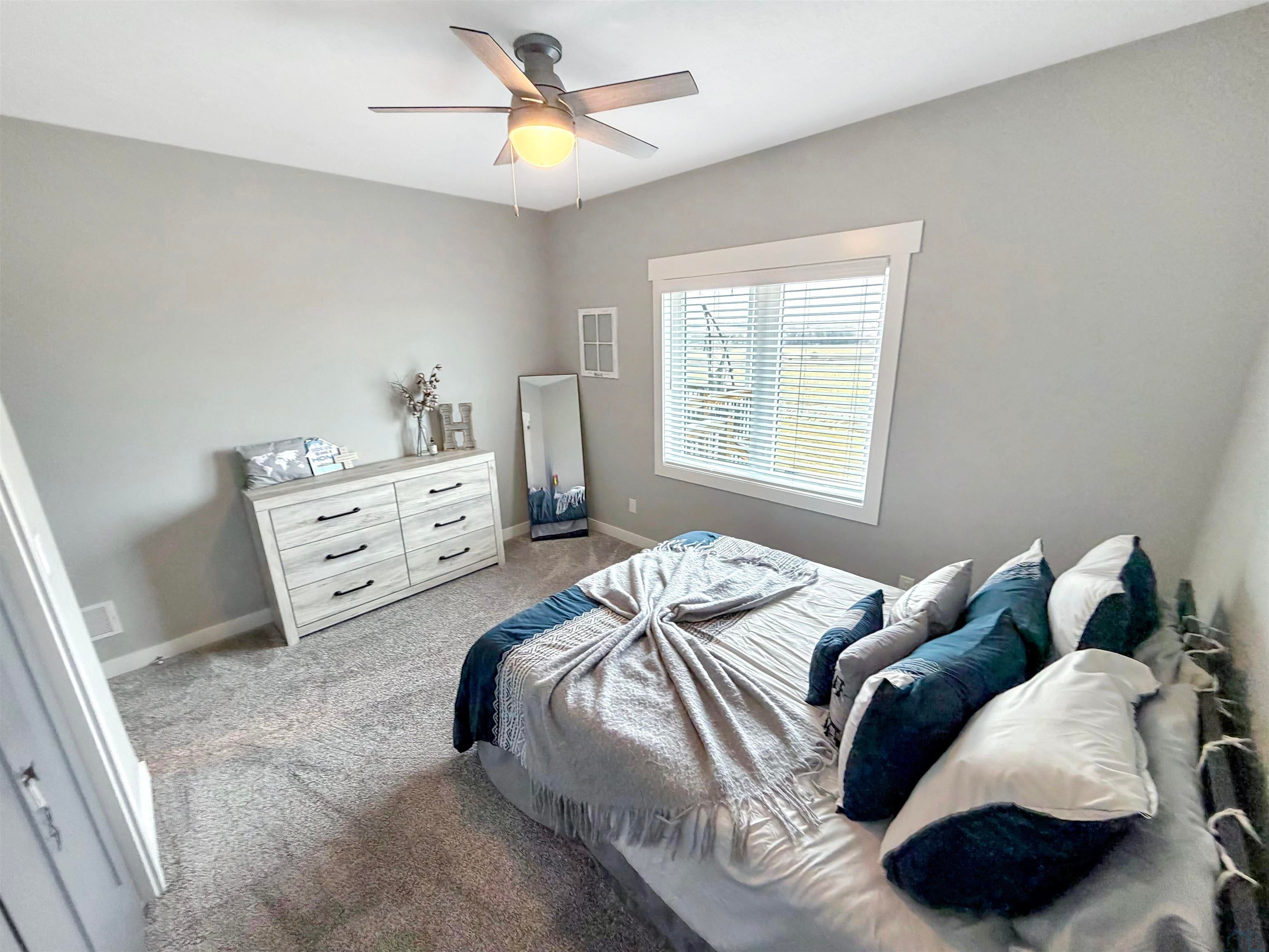 Land Listing Agent Photo