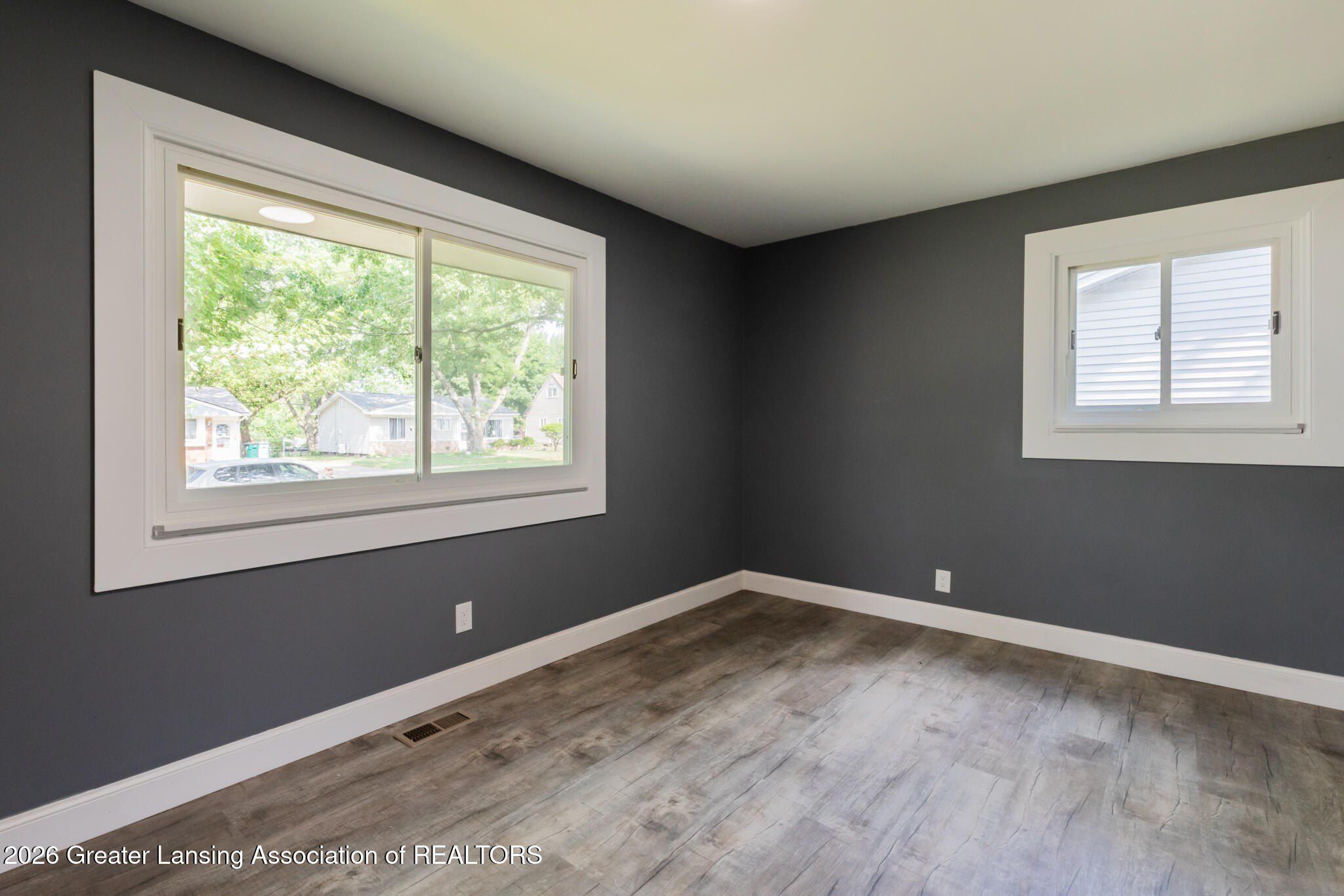 Land Listing Agent Photo