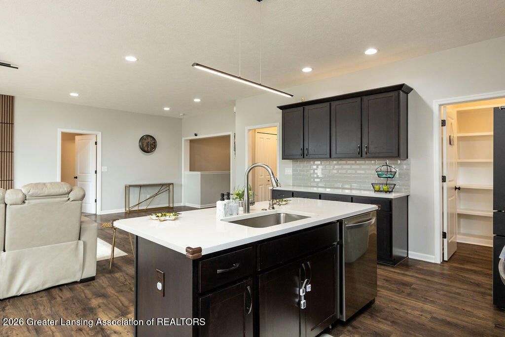 Land Listing Agent Photo