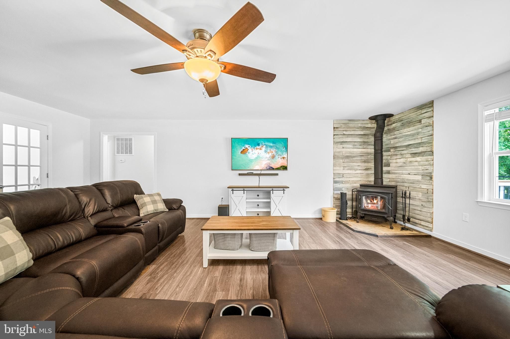 Land Listing Agent Photo