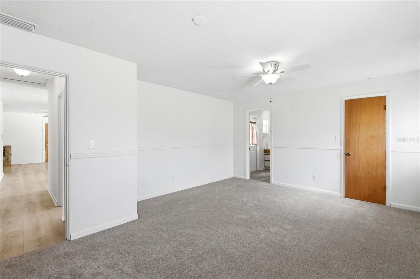 Land Listing Agent Photo