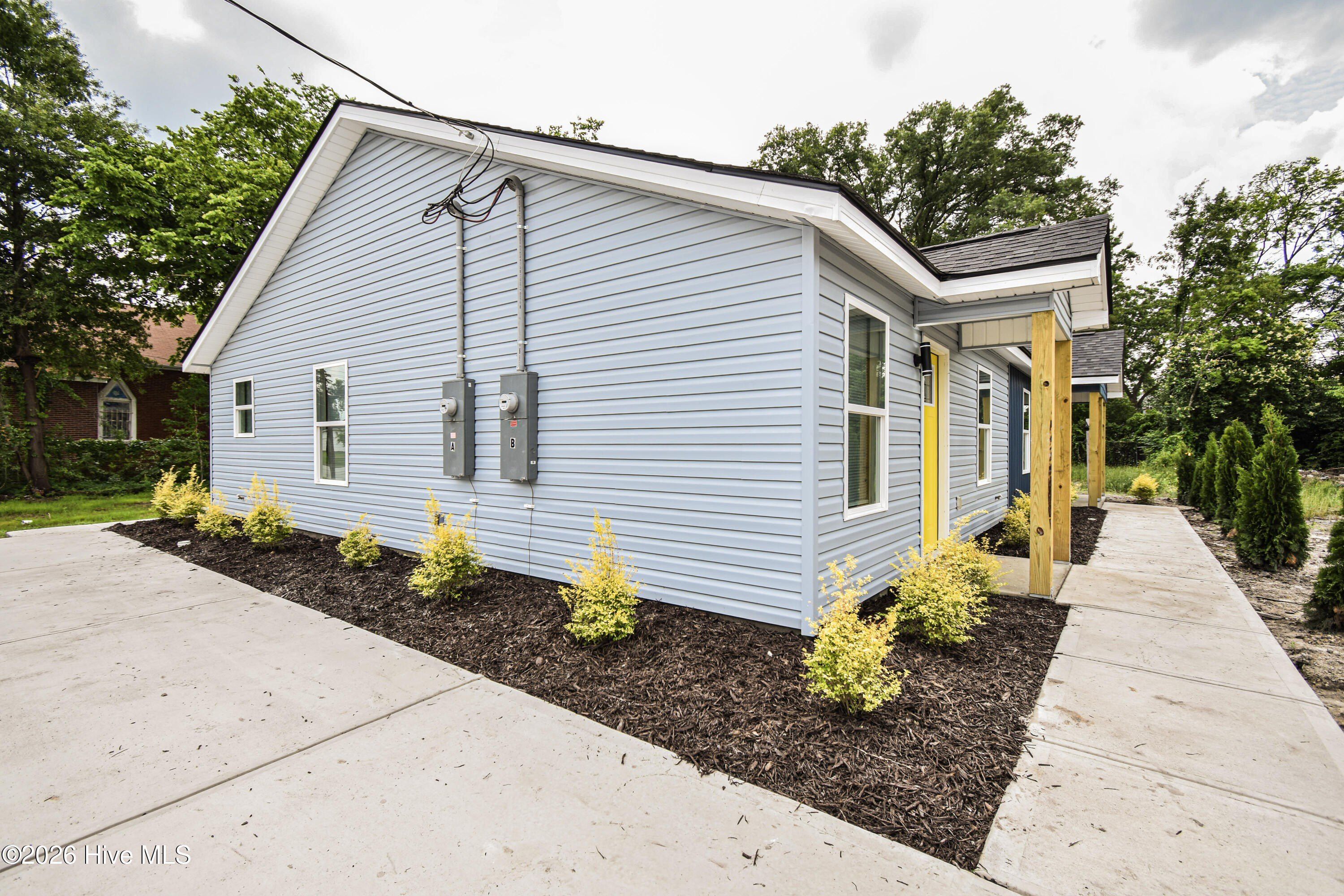 Land Listing Agent Photo