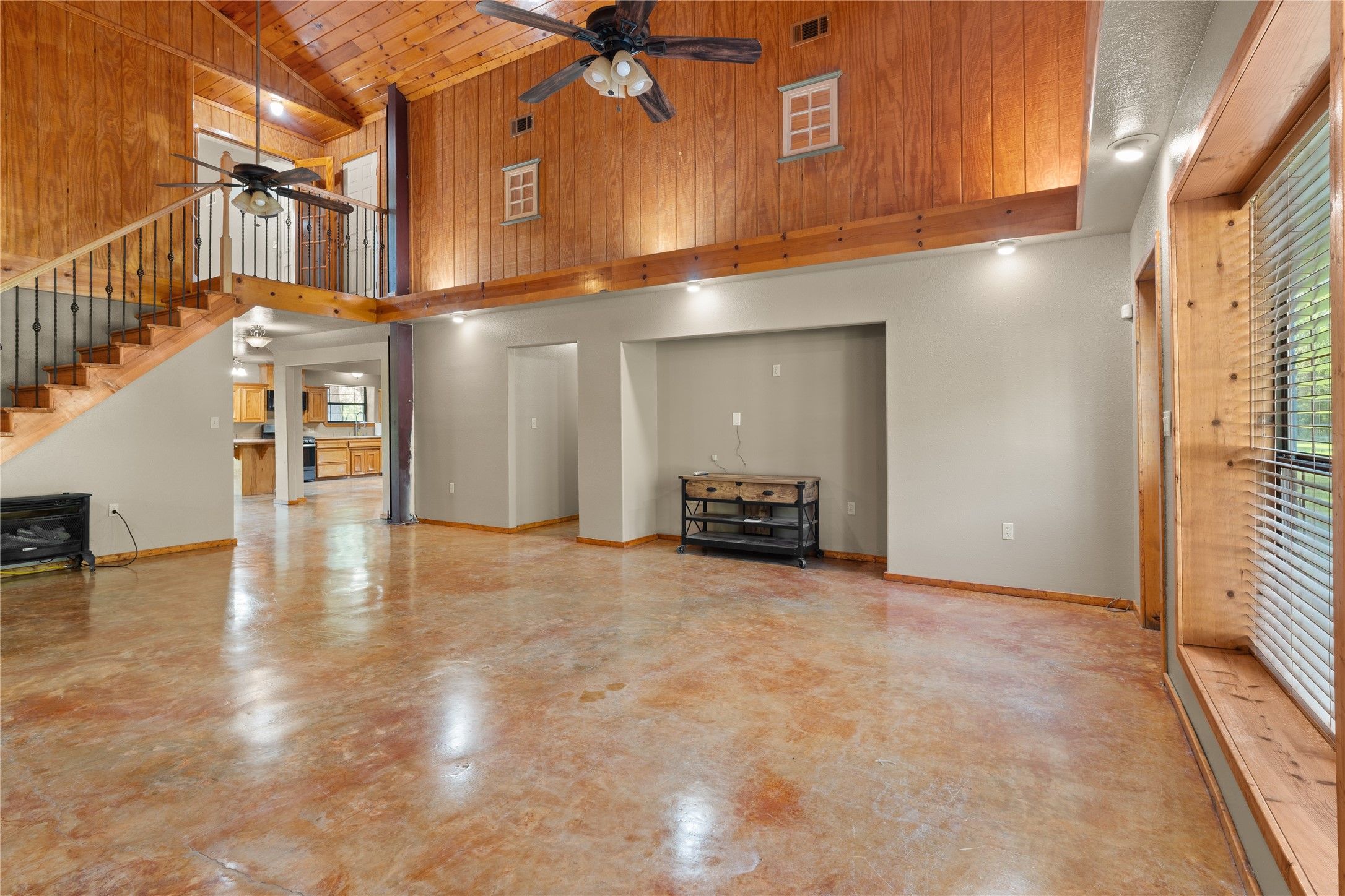 Land Listing Agent Photo