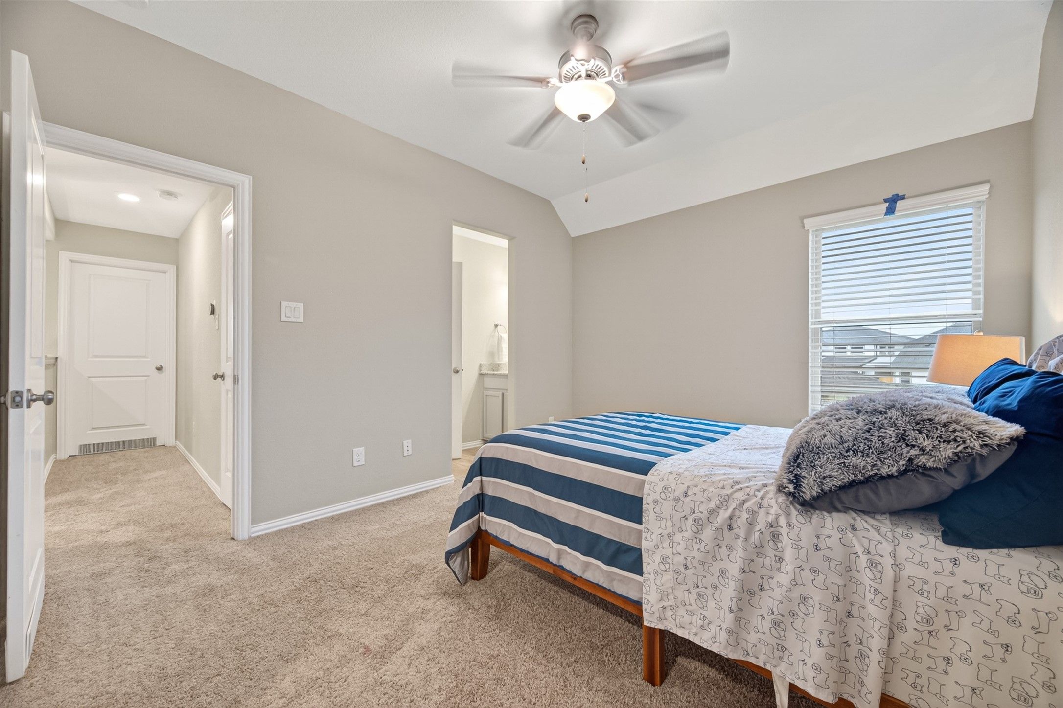 Land Listing Agent Photo