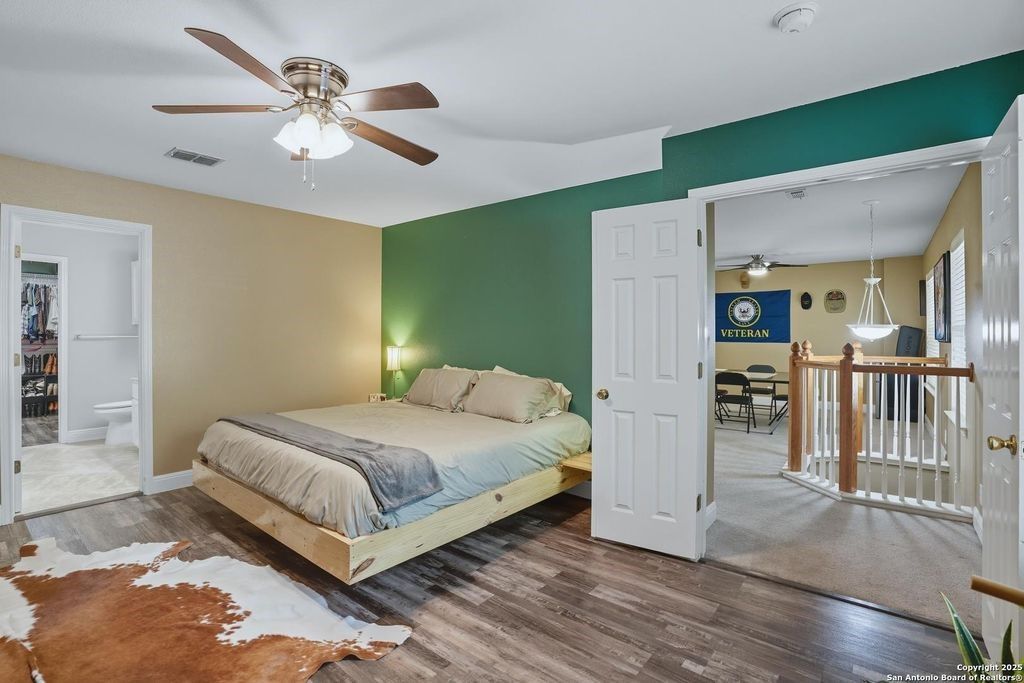 Land Listing Agent Photo
