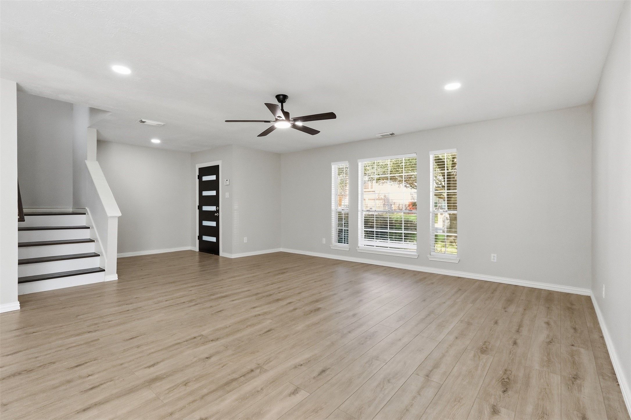 Land Listing Agent Photo