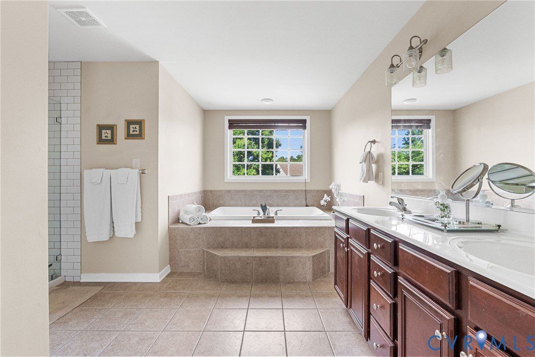 Land Listing Agent Photo