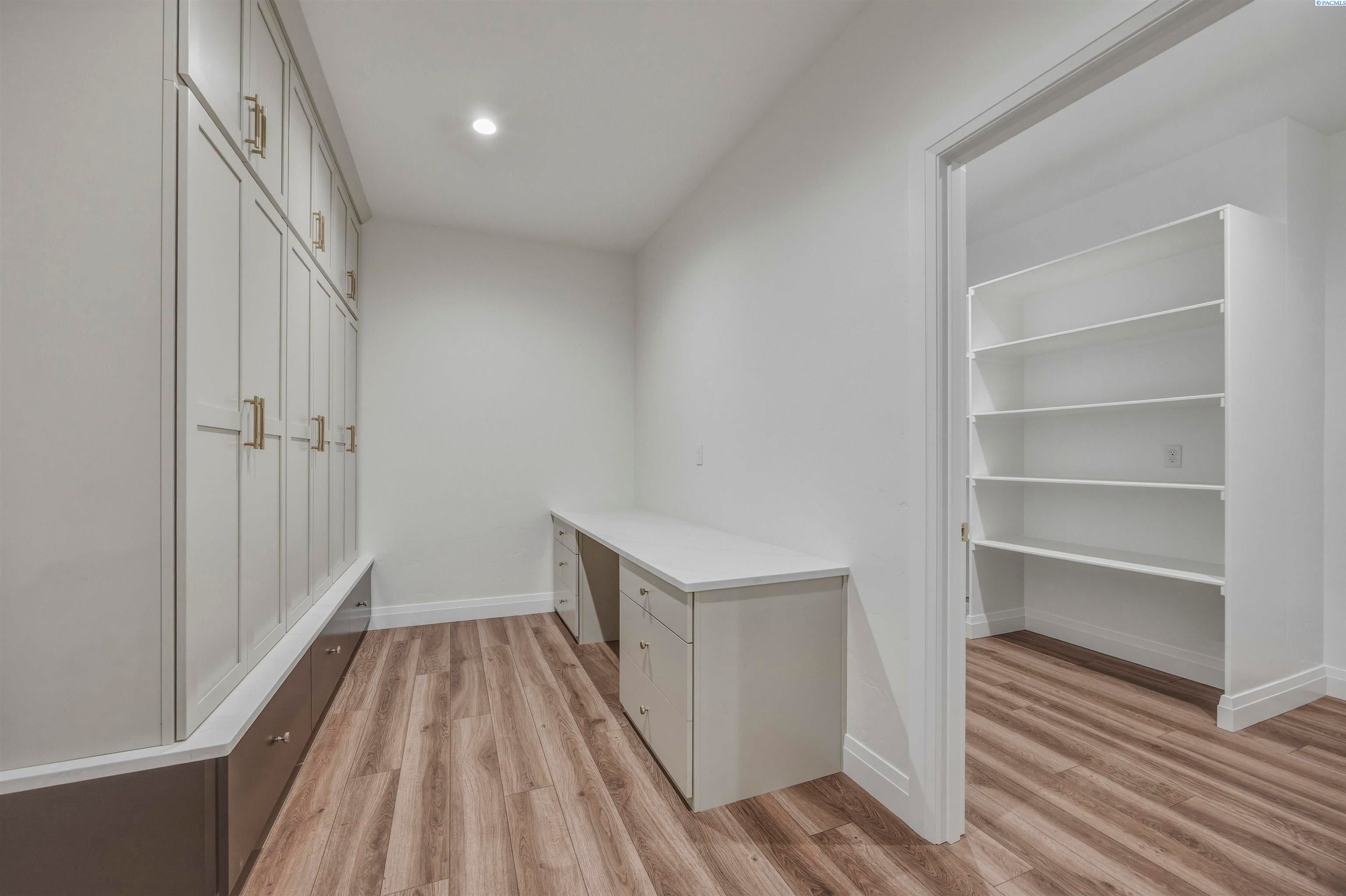 Land Listing Agent Photo