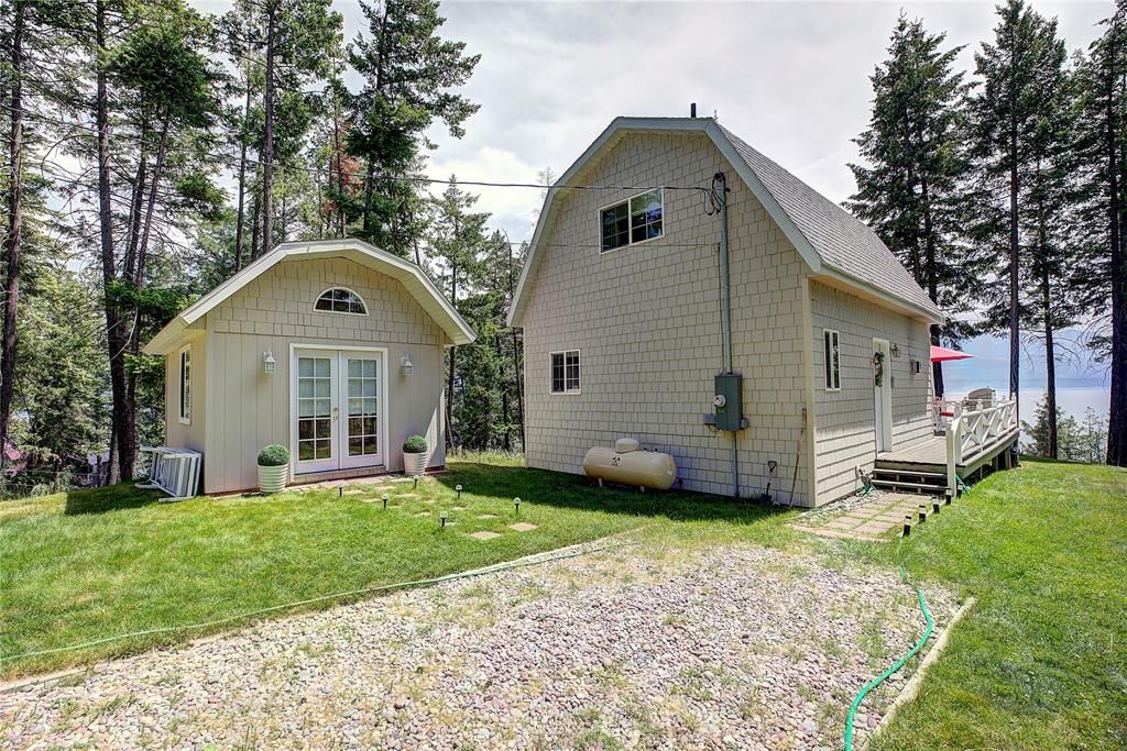 Land Listing Agent Photo