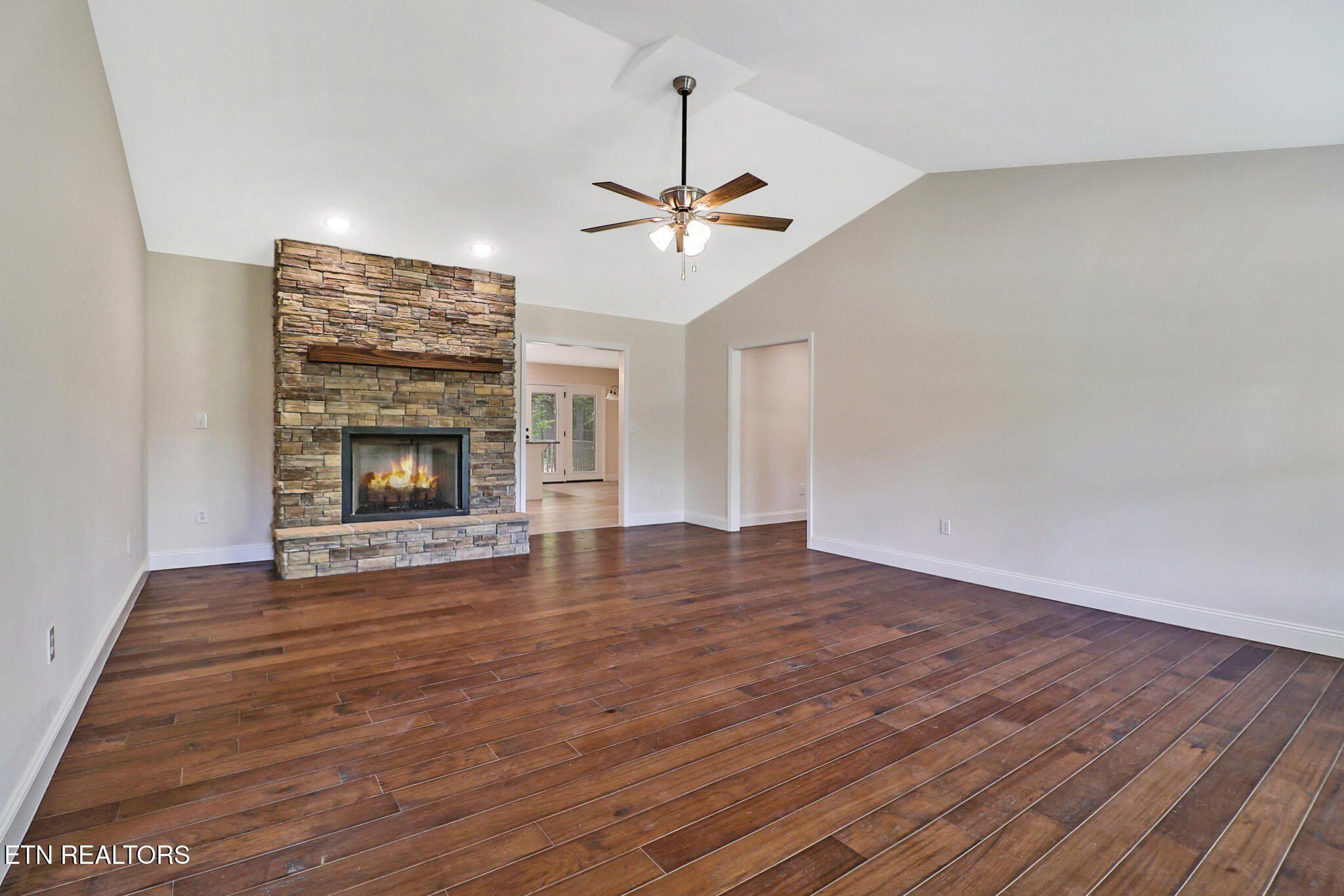 Land Listing Agent Photo