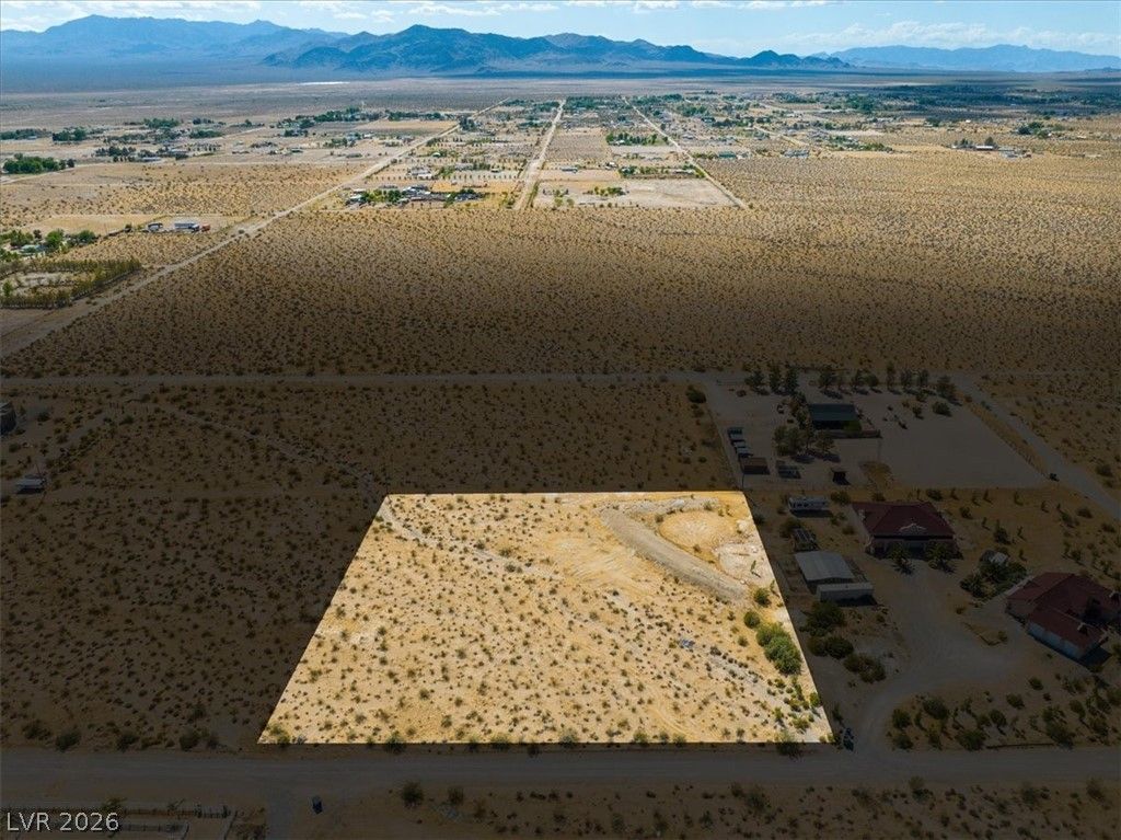 Land Listing Agent Photo