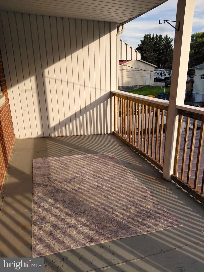 Land Listing Agent Photo