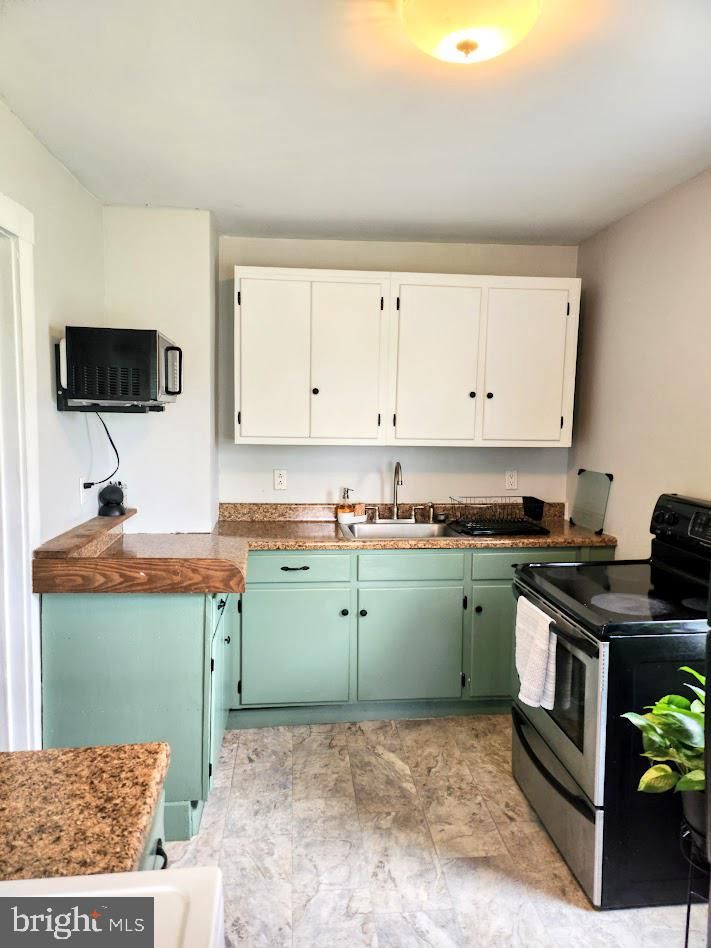Land Listing Agent Photo