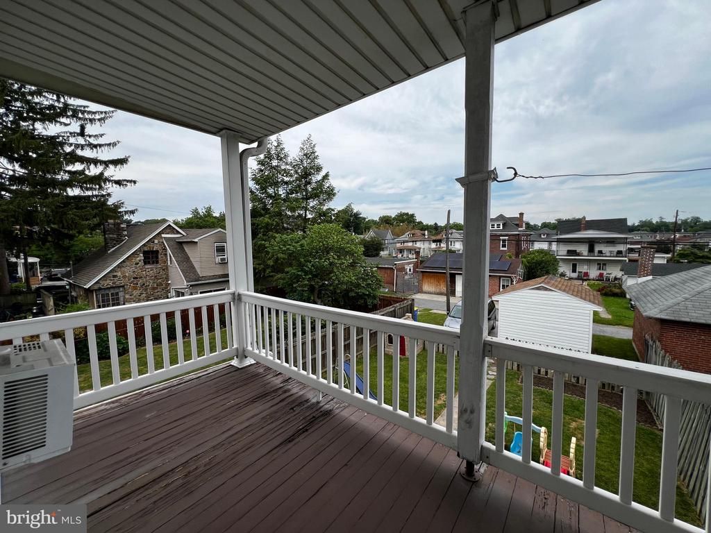 Land Listing Agent Photo