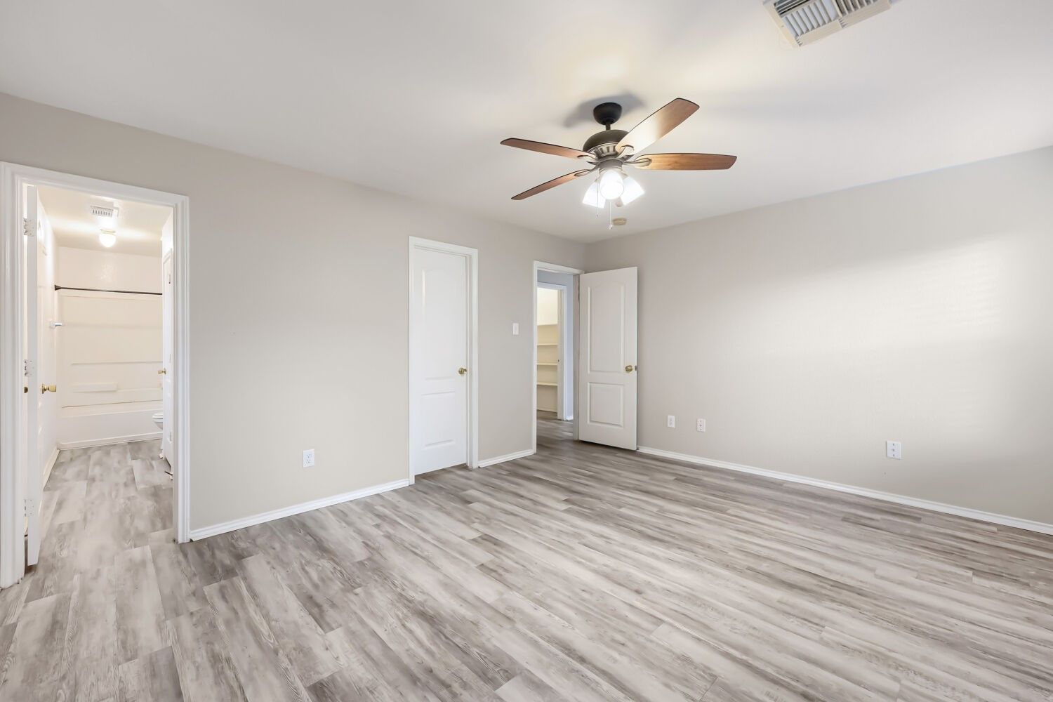 Land Listing Agent Photo