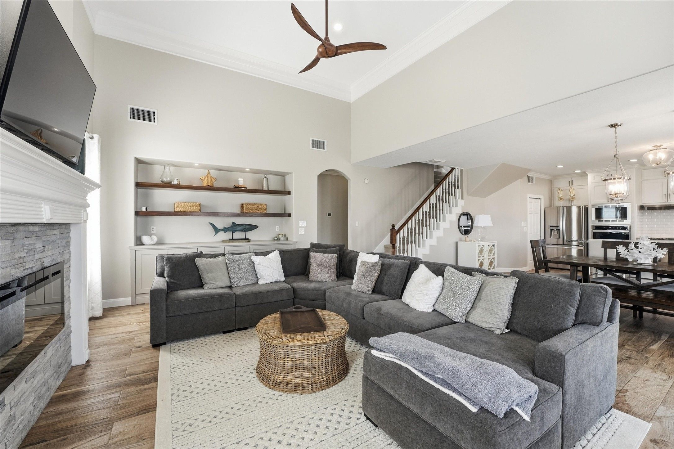 Land Listing Agent Photo