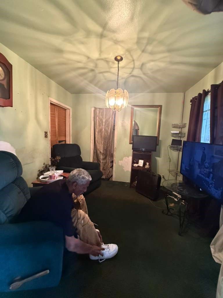 Land Listing Agent Photo