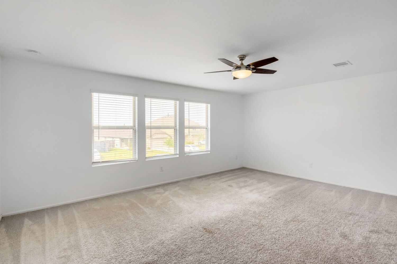 Land Listing Agent Photo