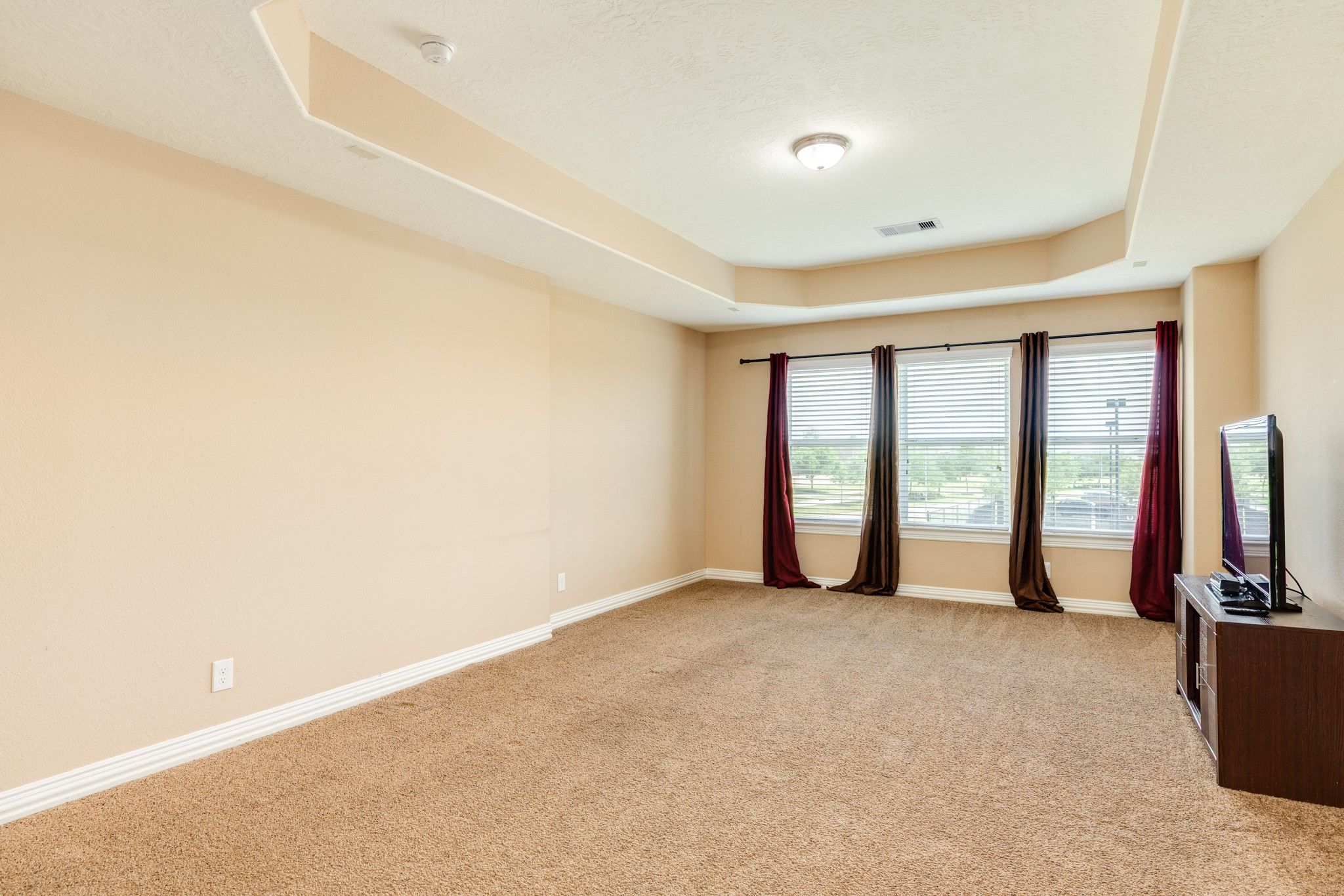 Land Listing Agent Photo