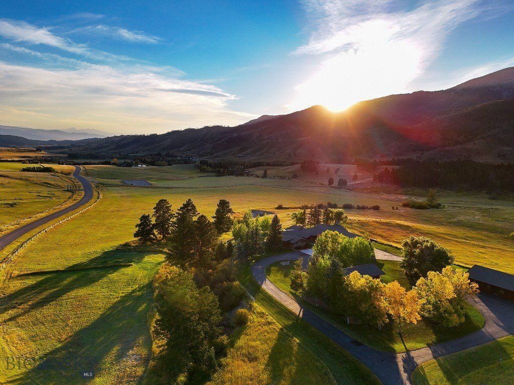 Land Listing Agent Photo
