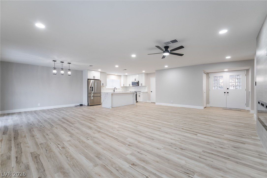 Land Listing Agent Photo