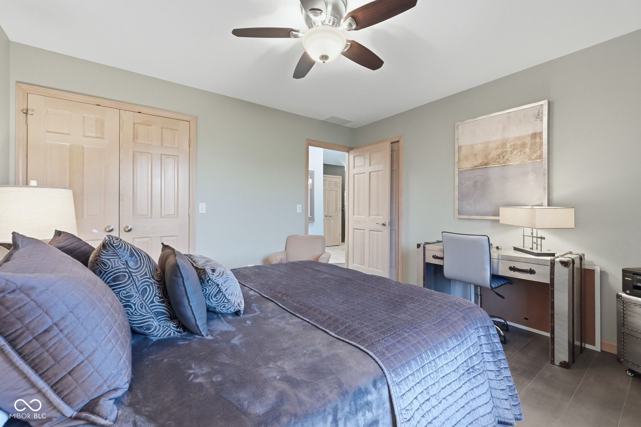 Land Listing Agent Photo