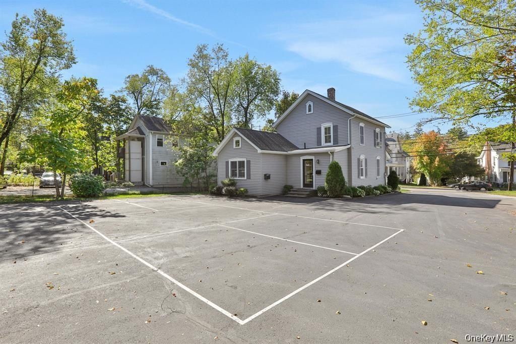 Land Listing Agent Photo