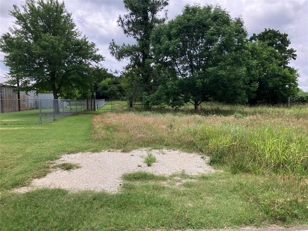 Land Listing Agent Photo