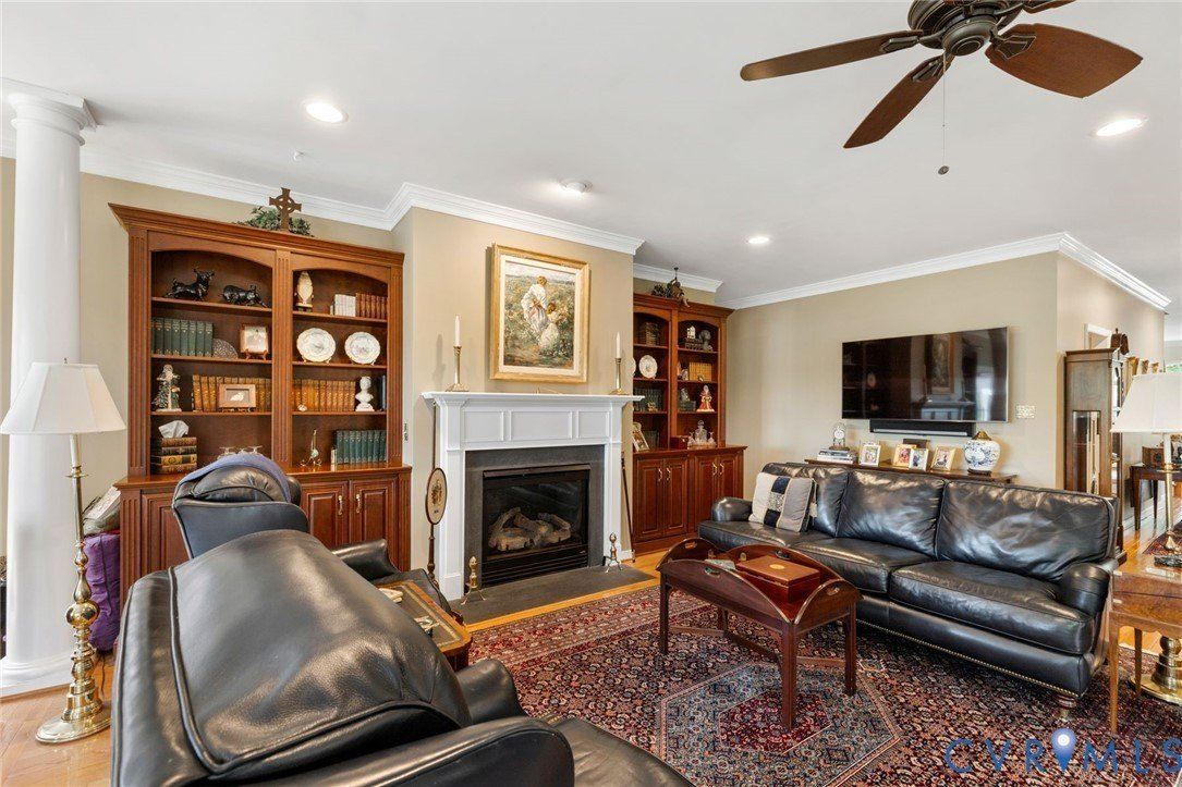 Land Listing Agent Photo