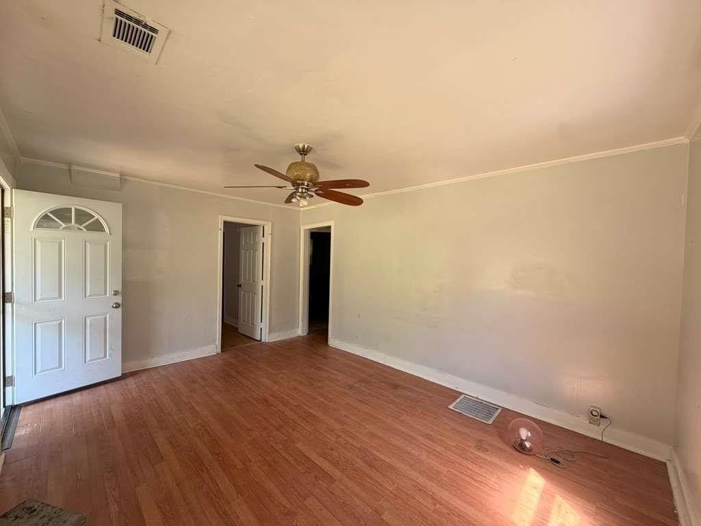 Land Listing Agent Photo