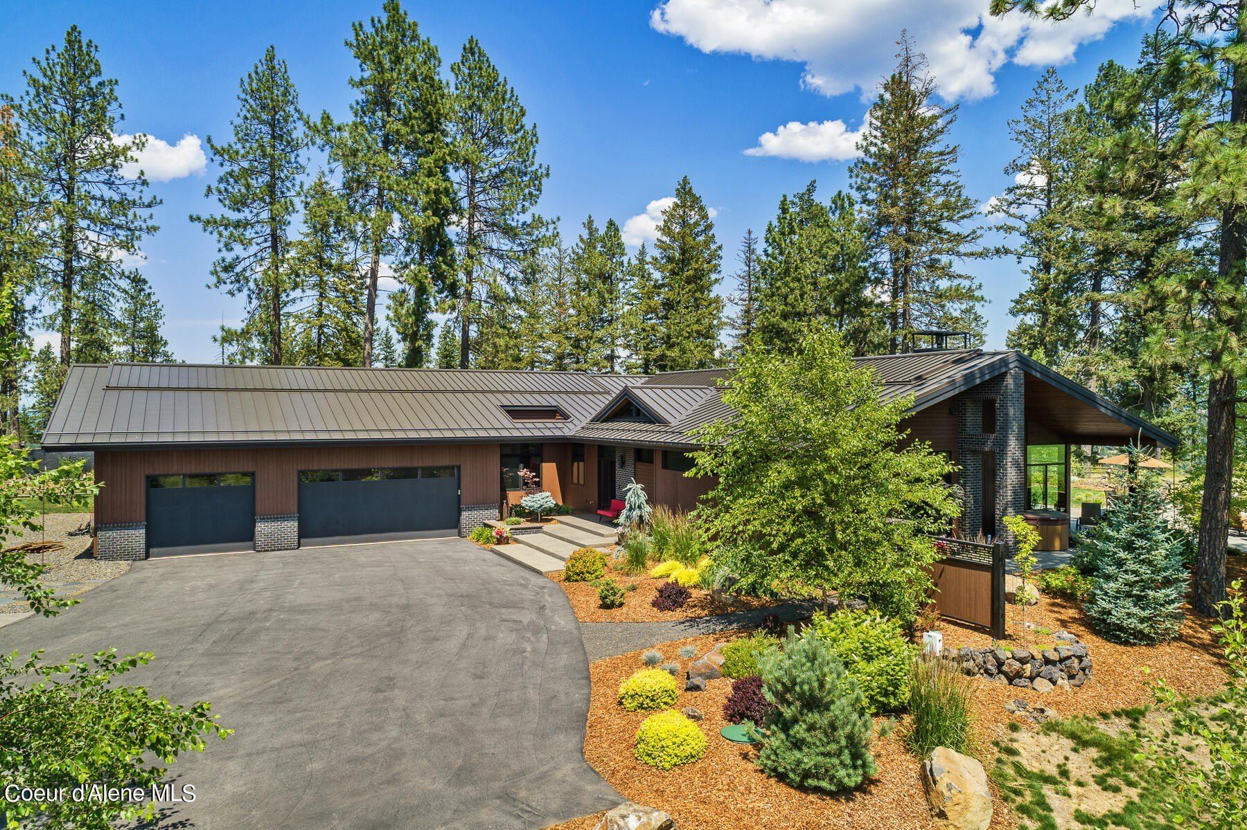 Land Listing Agent Photo