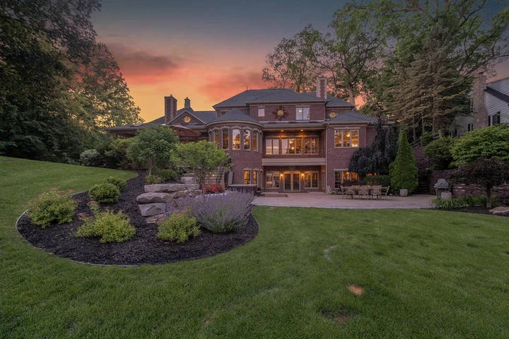 Nearby Listing Image