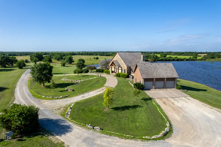Nearby Listing Image