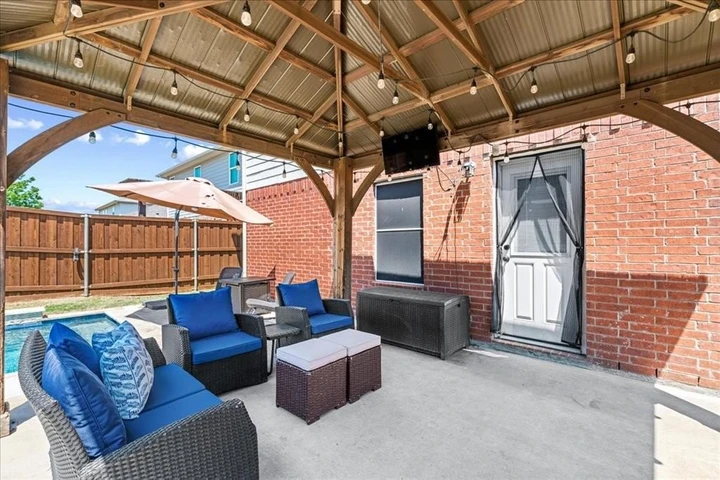 Nearby Listing Image