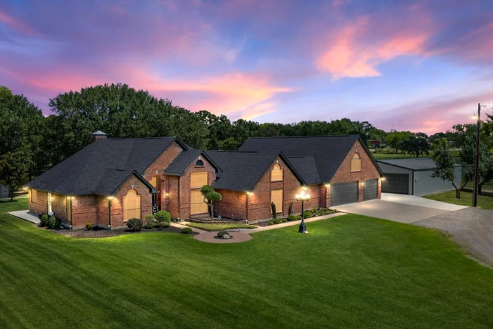 Nearby Listing Image