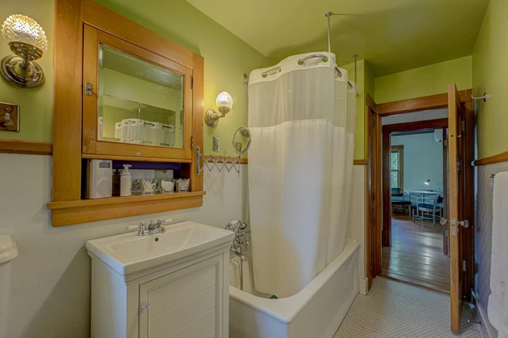 Nearby Listing Image