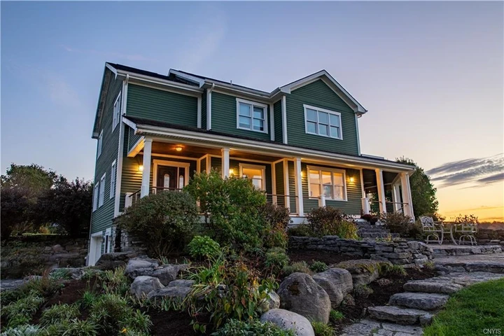 Nearby Listing Image