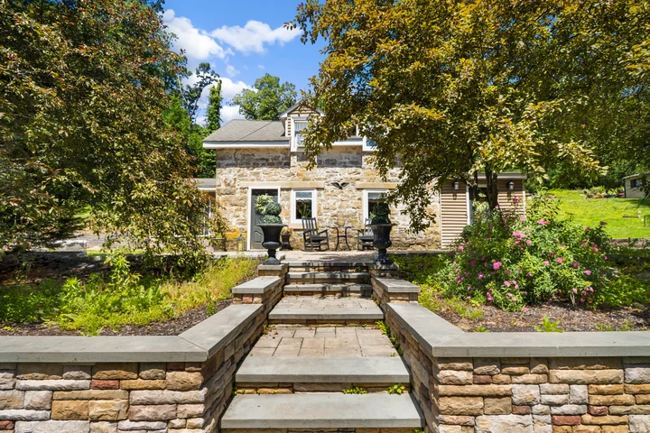 Nearby Listing Image