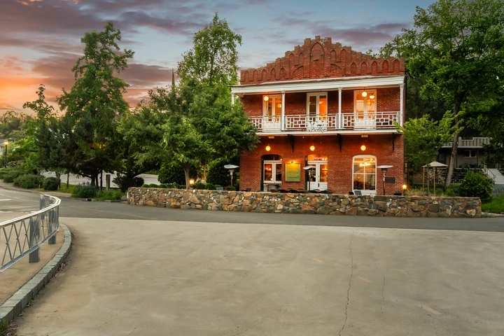 Main Listing Image